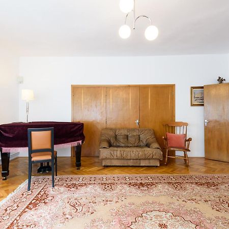 Appartement Casa Cu Cires Braşov Extérieur photo