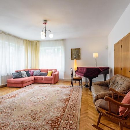 Appartement Casa Cu Cires Braşov Extérieur photo