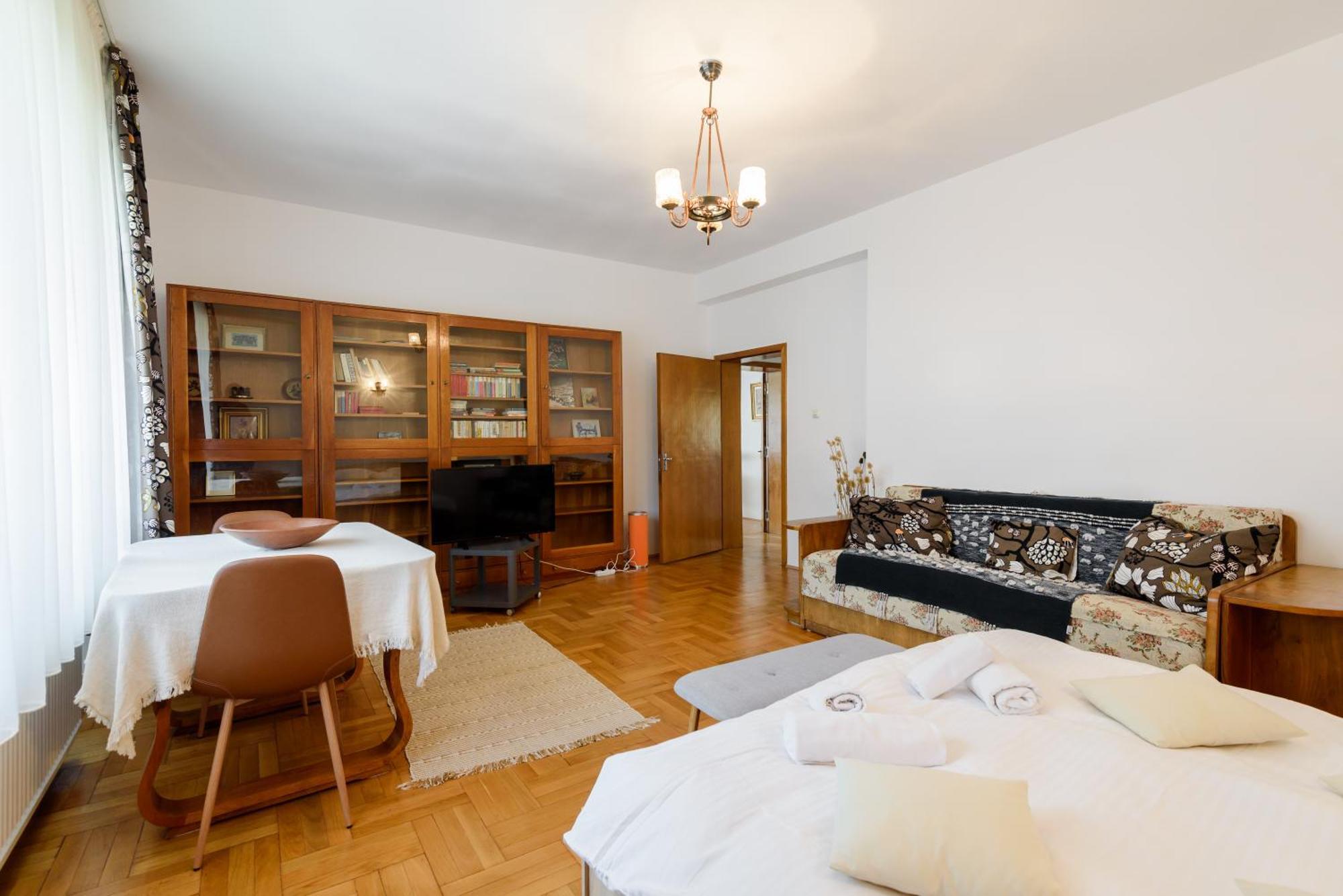 Appartement Casa Cu Cires Braşov Extérieur photo