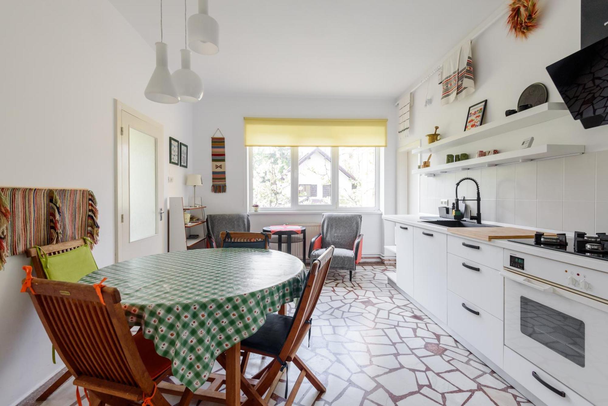 Appartement Casa Cu Cires Braşov Extérieur photo