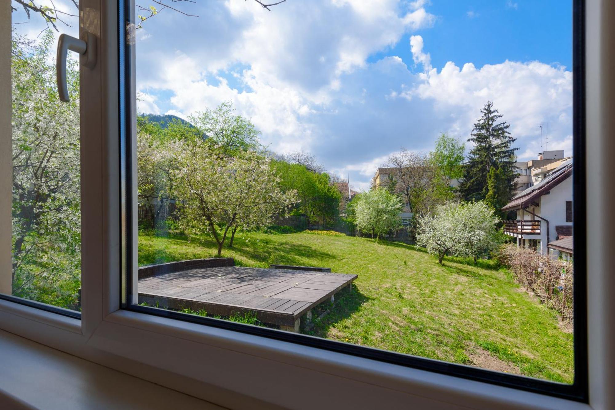 Appartement Casa Cu Cires Braşov Extérieur photo